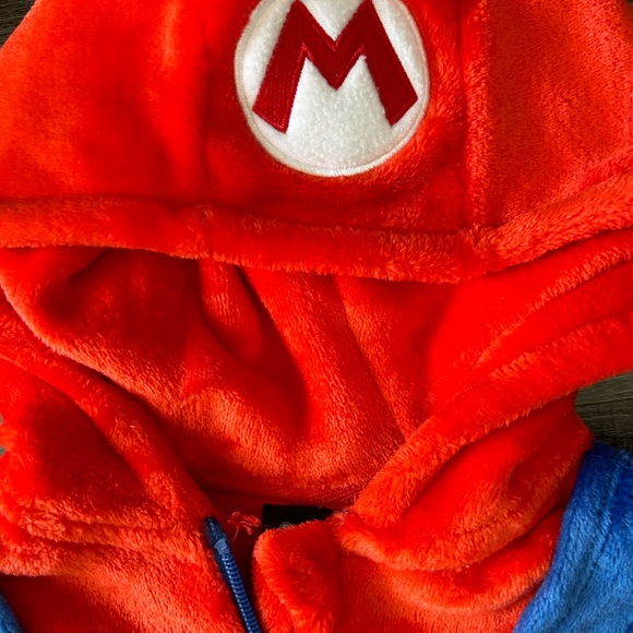 Super Mario 100 % Polyester Boys Onesie. - Picture 4 of 9